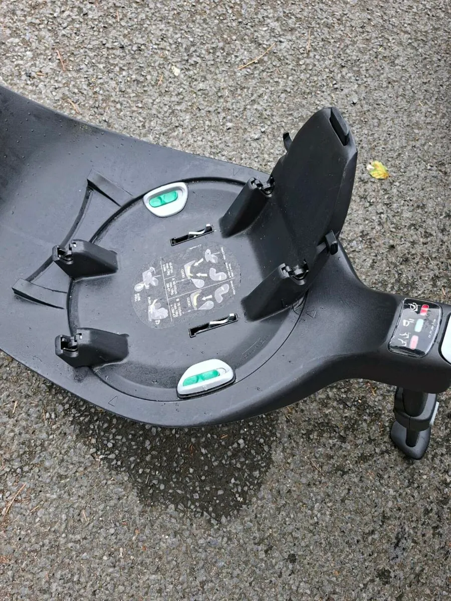 Cybex base for car seat - Image 4