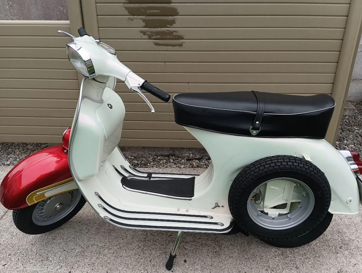 Vintage vespa scooter 150 - Image 4