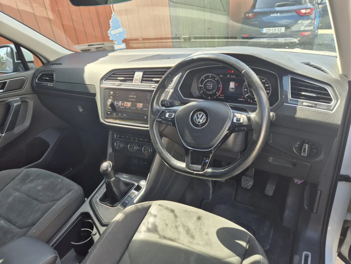 Volkswagen Tiguan R-LINE 2.0 TDI 150HP MANUAL 6SPE - Image 4