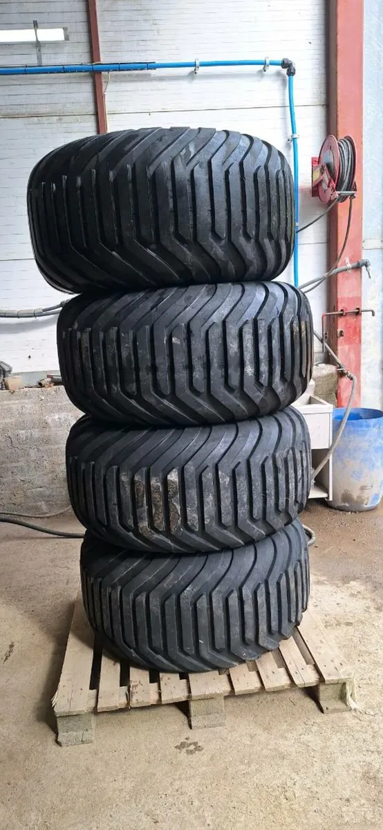 Flotation tyres with rims - Image 1