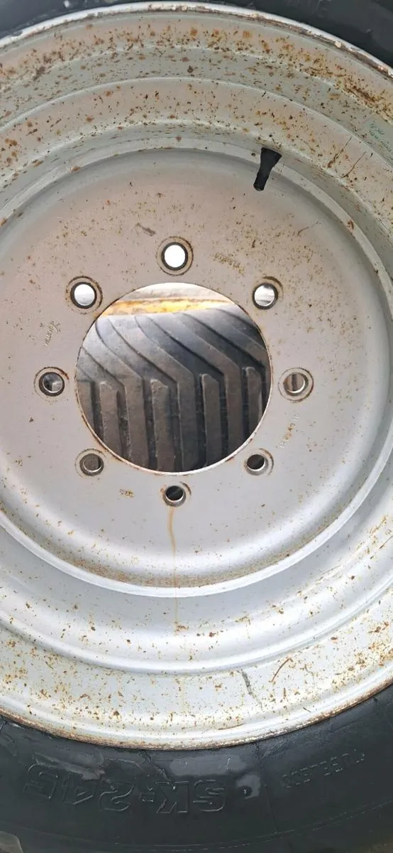 Flotation tyres with rims - Image 3