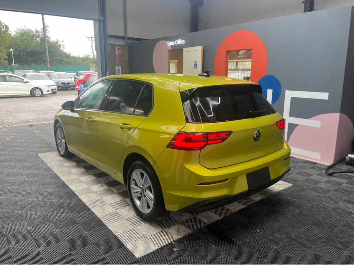 Volkswagen Golf 1.0 ETSI ACTIVE / 38k KMs / REVERS - Image 4