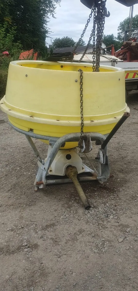 Cosmo fertiliser spreader - Image 4