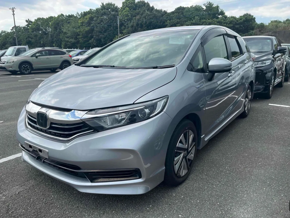 Honda Shuttle 2022 Shuttle Hybrid Metallic silver, - Image 1