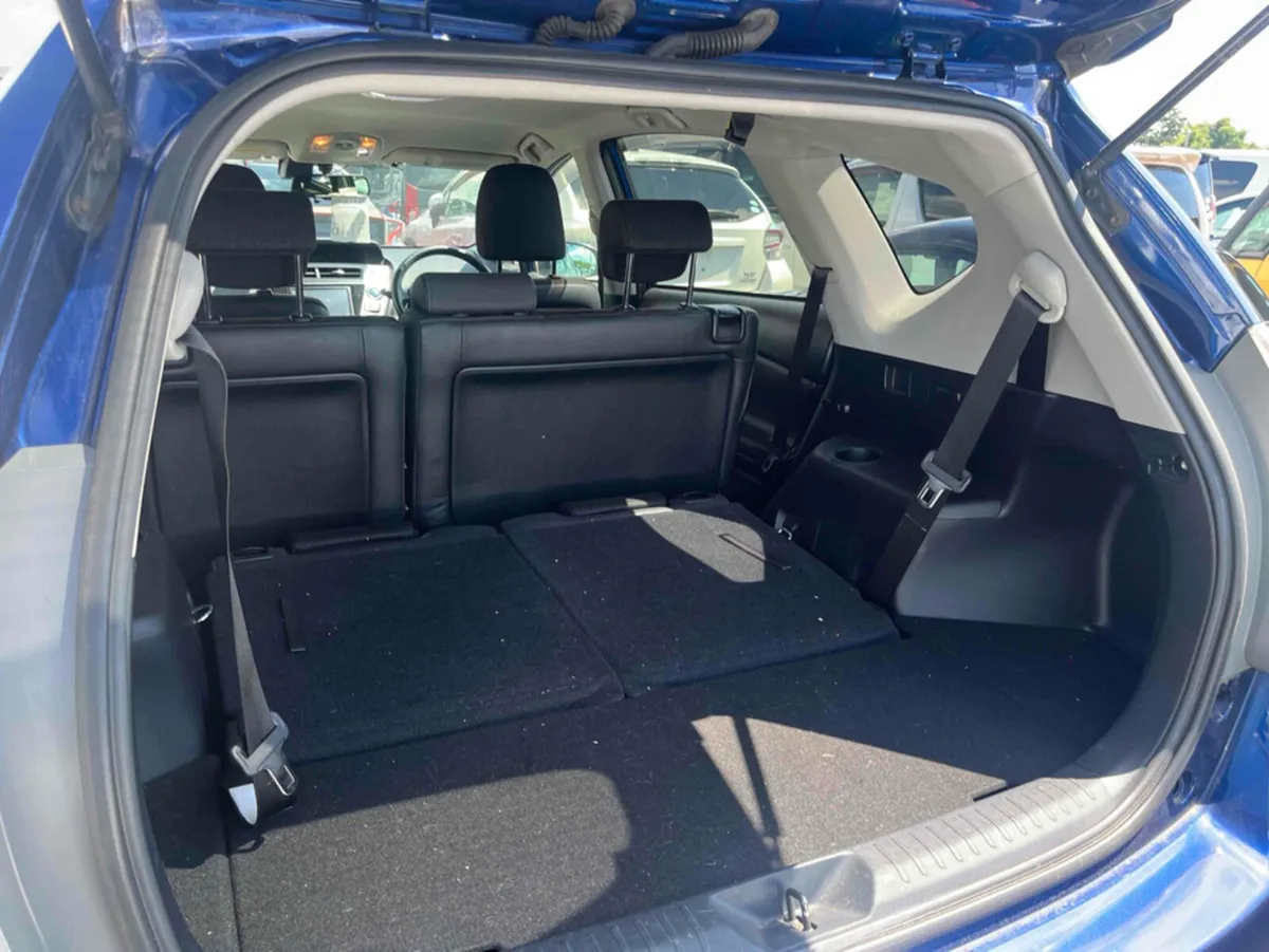 Toyota Prius 2015 Prius Alpha, 1.8 Hybrid 7 seater - Image 3