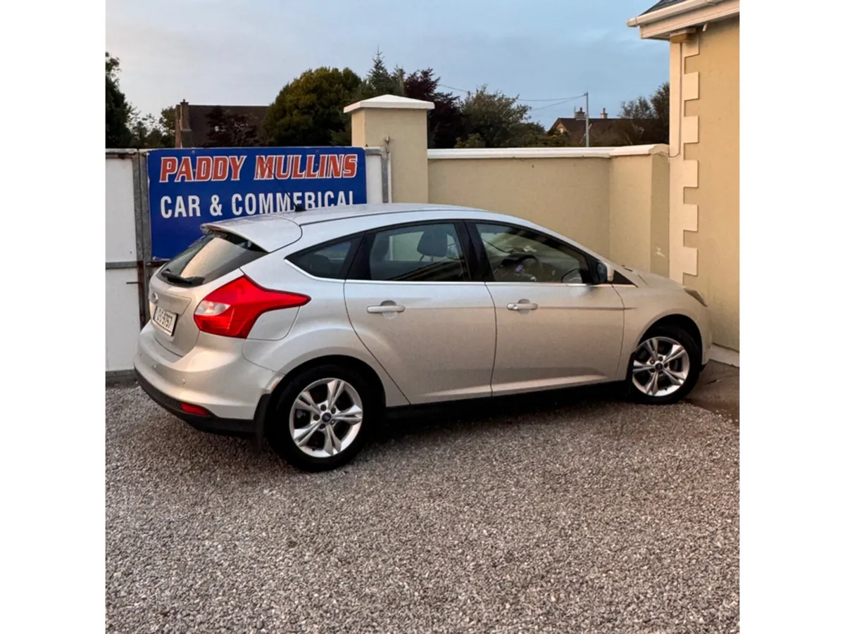 Ford Focus 1.6 TDCI 95PS M6 ZETEC 4DR S/S - Image 4