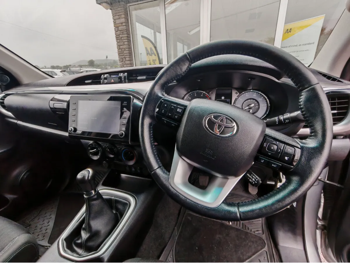 TOYOTA HILUX ICON D-4D 4WD DCB - Image 2