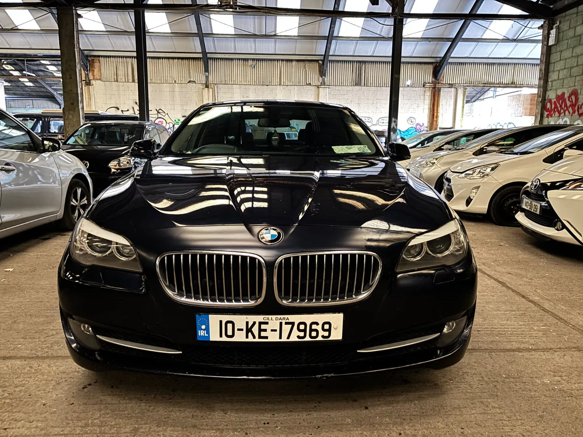 BMW 5-Series 2010 *LEATHER HEATED SEATS* - Image 2