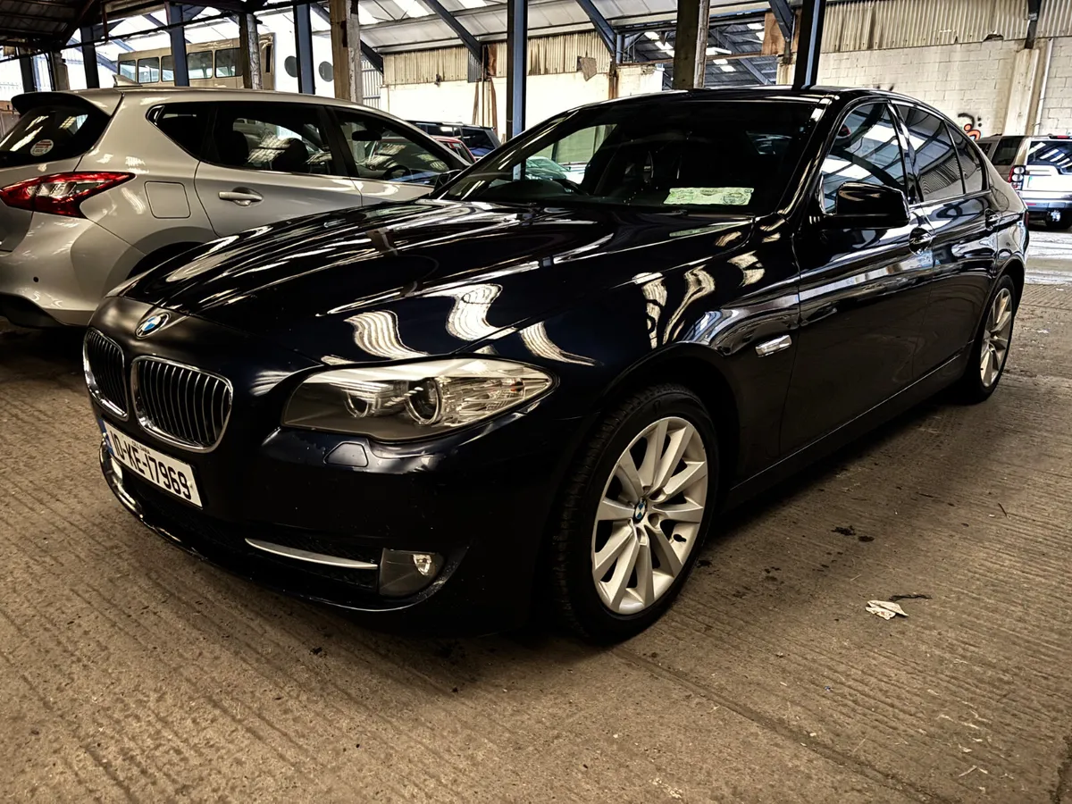 BMW 5-Series 2010 *LEATHER HEATED SEATS* - Image 3