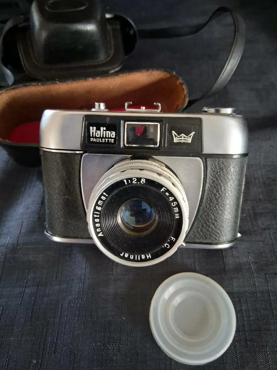 Old Halina Paulette Camera - Image 1