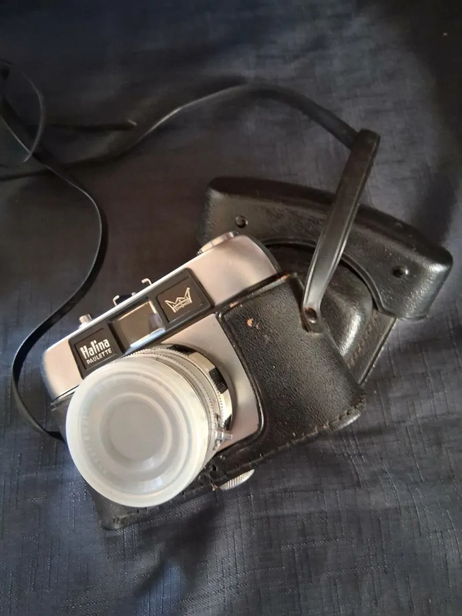 Old Halina Paulette Camera - Image 3