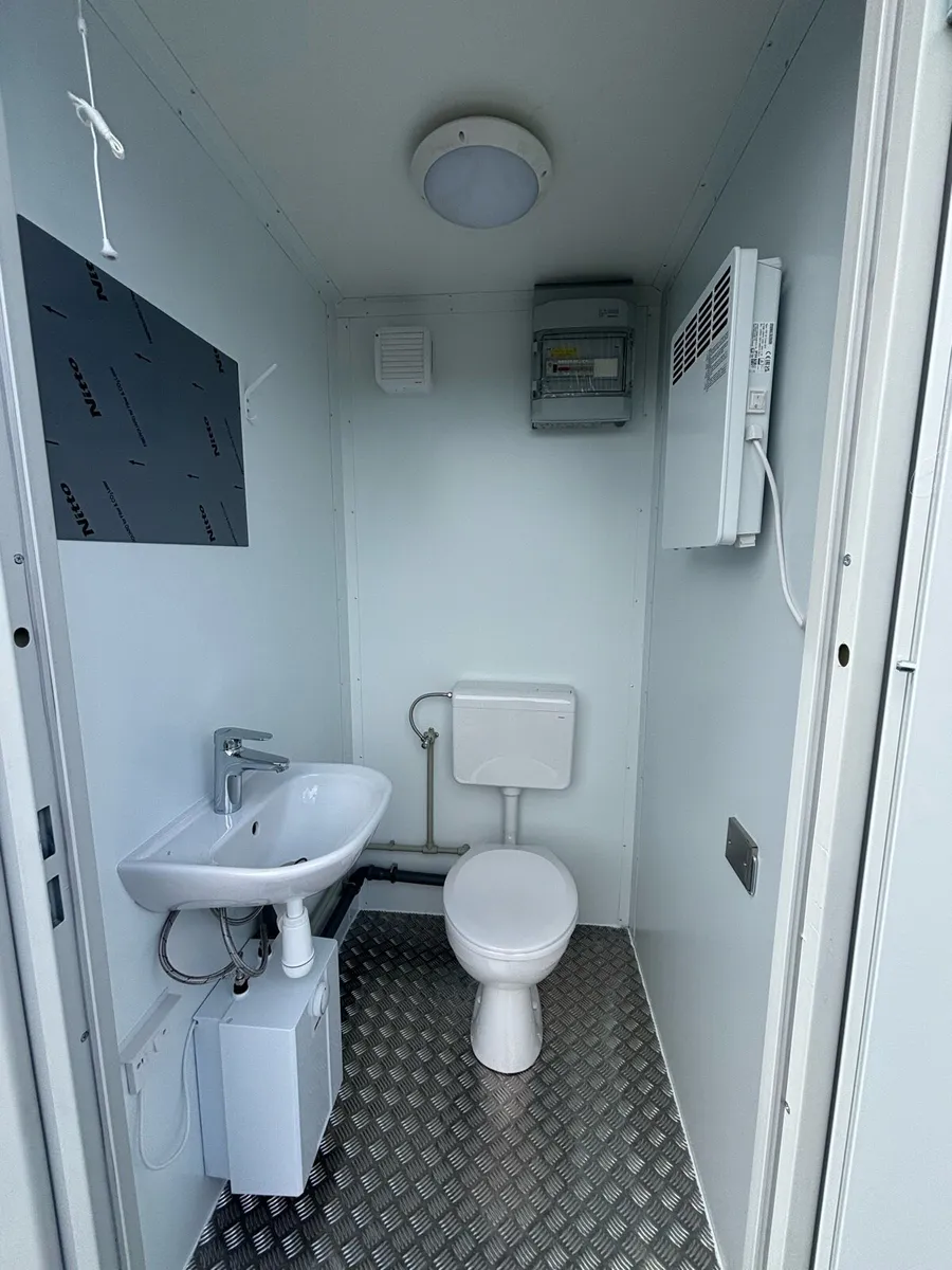 5ft toilet - Image 1