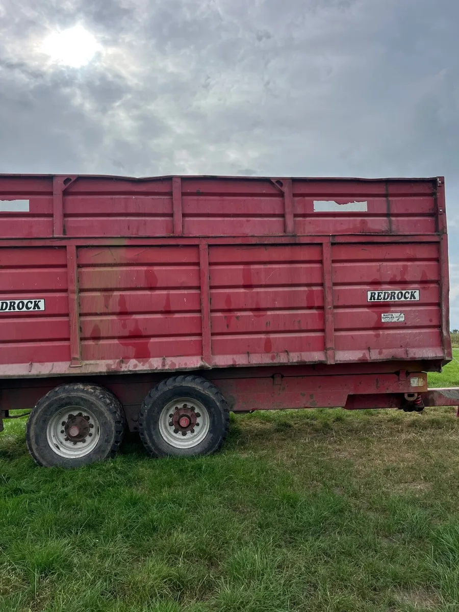 Red rock trailer - Image 1