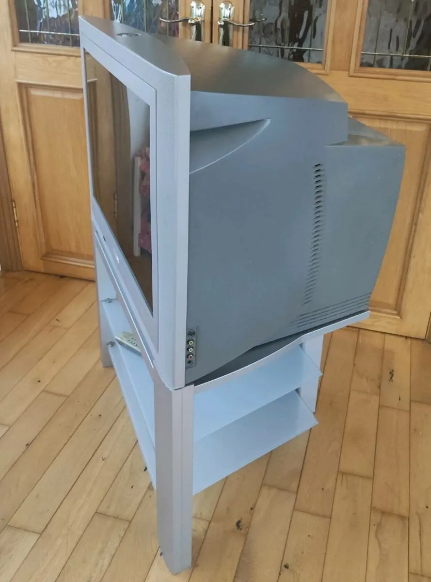 2 old TVs - Image 2