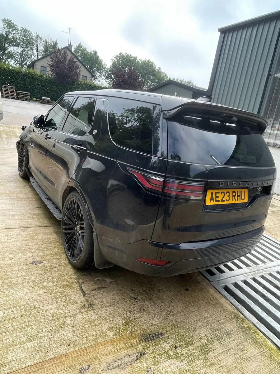 2023 Land Rover Discovery D300 R-Dynamic - Image 1