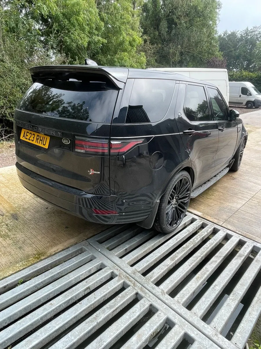 2023 Land Rover Discovery D300 R-Dynamic - Image 2