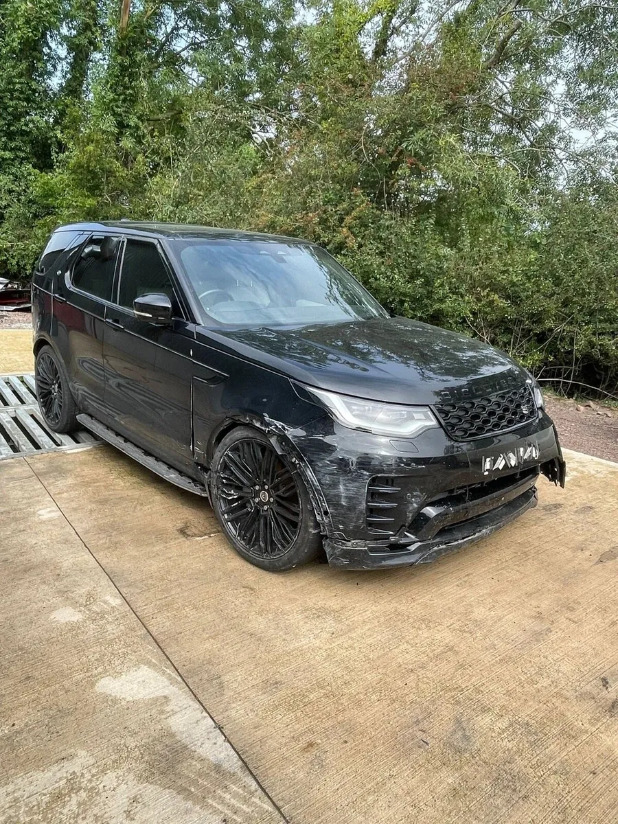 2023 Land Rover Discovery D300 R-Dynamic - Image 4