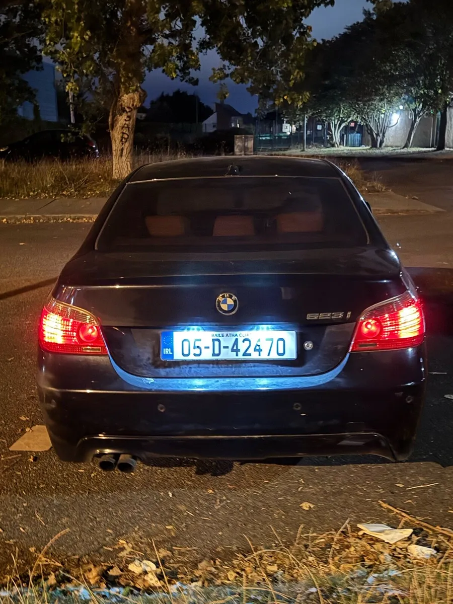 Bmw 523i 2005 - Image 2