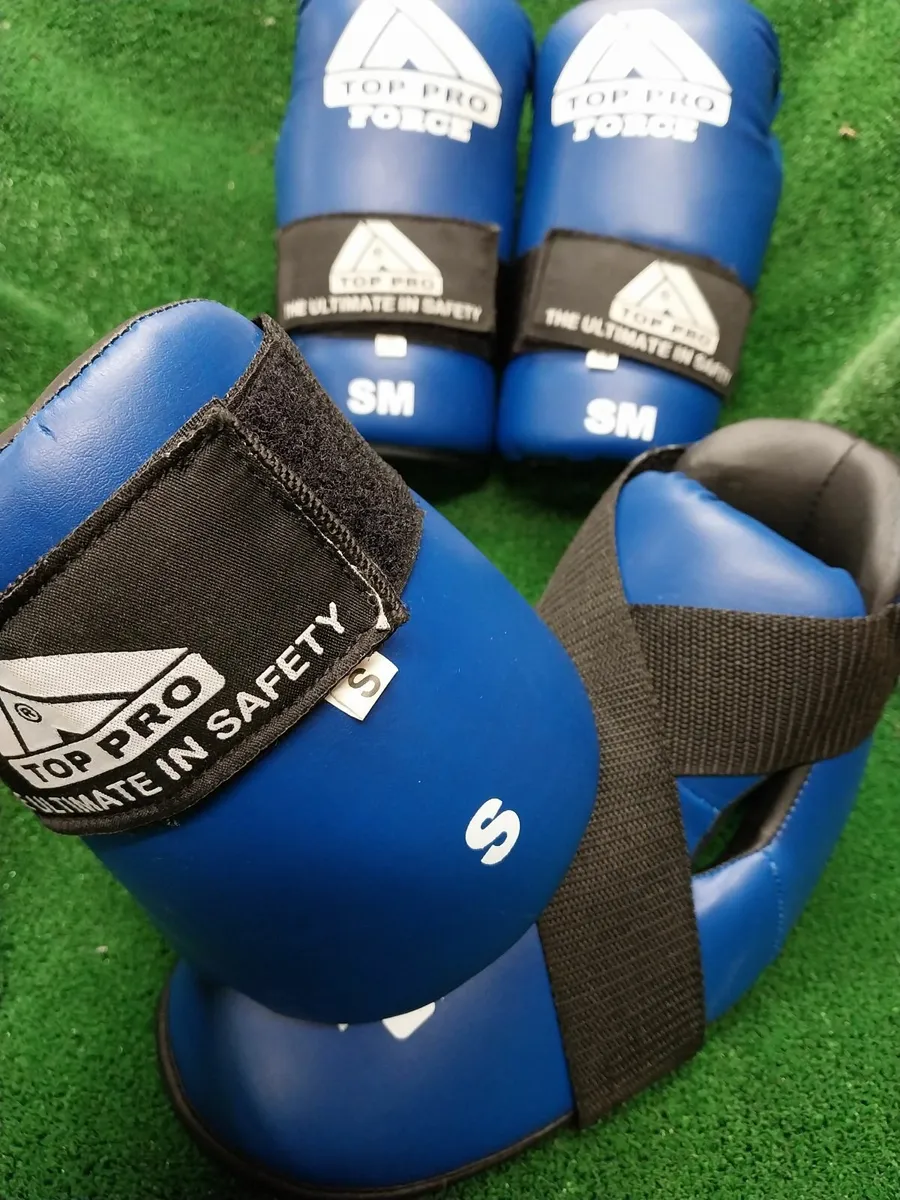 Karate sparing  gloves and foot pads - Image 3