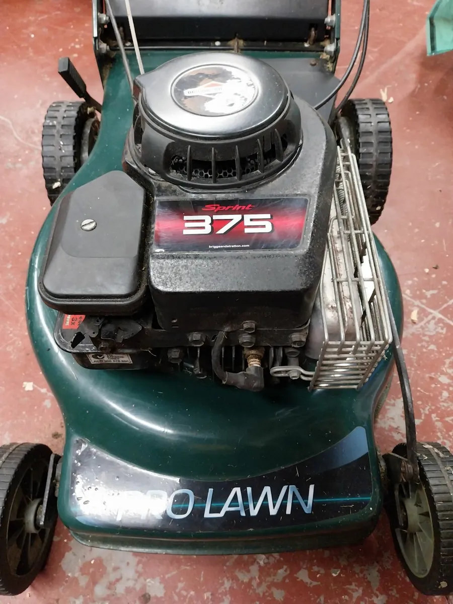 Briggs and Stratton Lawnmower - Image 1