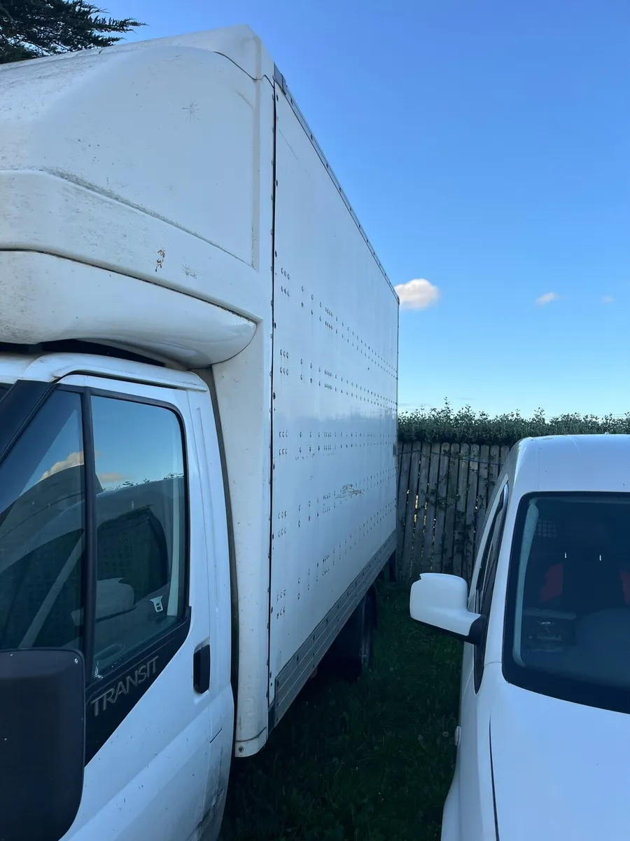 Box and tail lift transit - Image 2