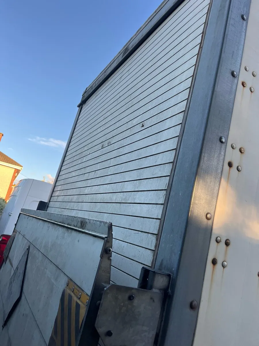 Box and tail lift transit - Image 3