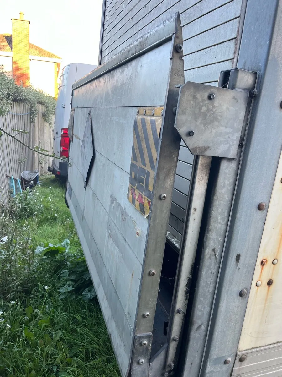 Box and tail lift transit - Image 4