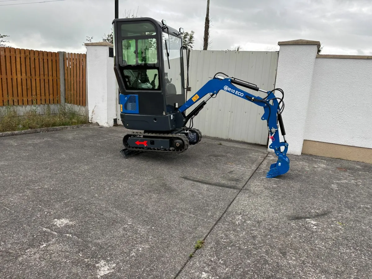 Rippa R10-5.. 1 Ton Cabbed Micro Excavator - Image 2
