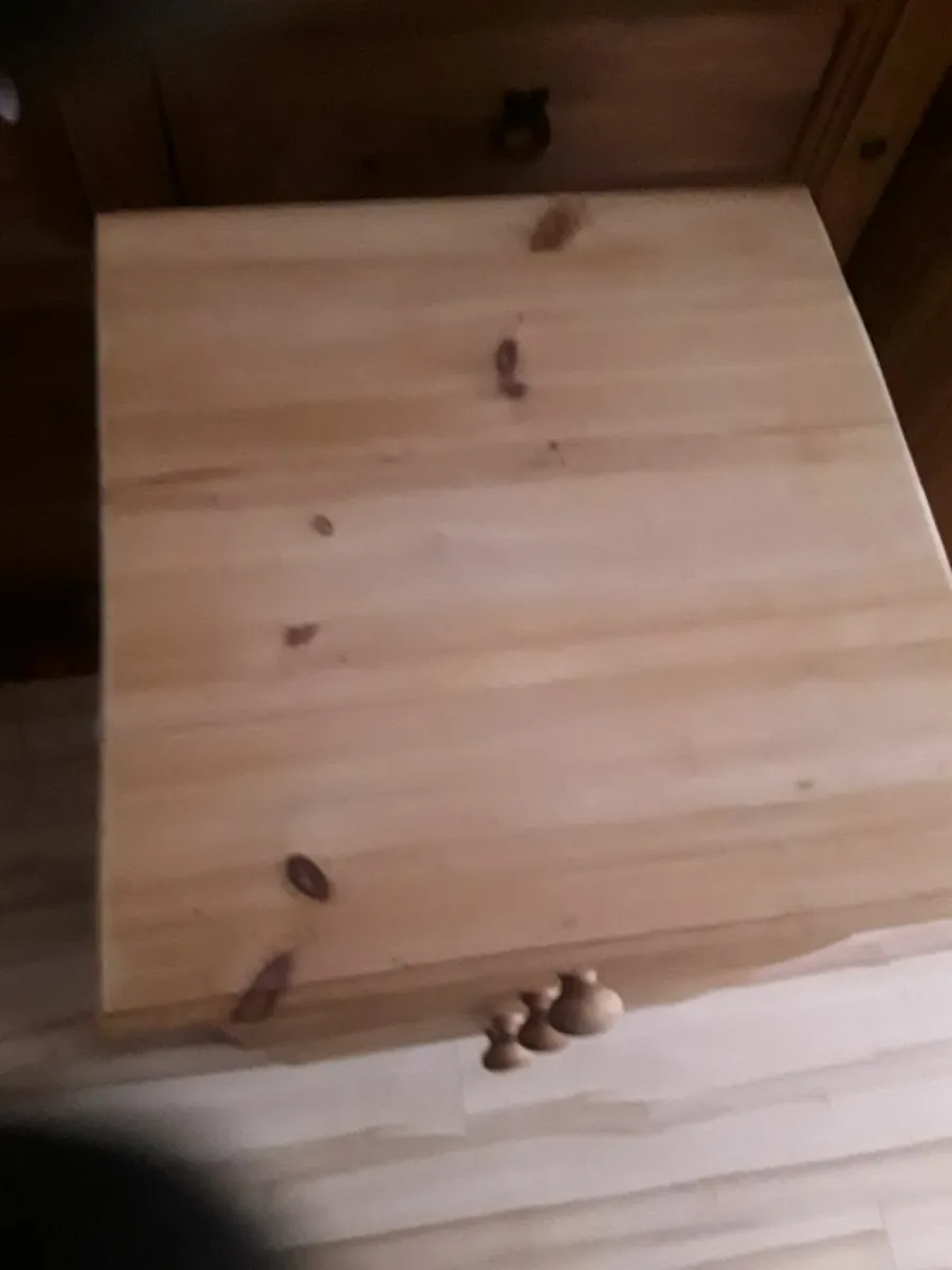 Solid wooden pine chests 4  drawers - Image 3