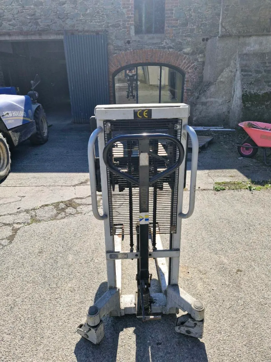 Manual pallet stacker - Image 3