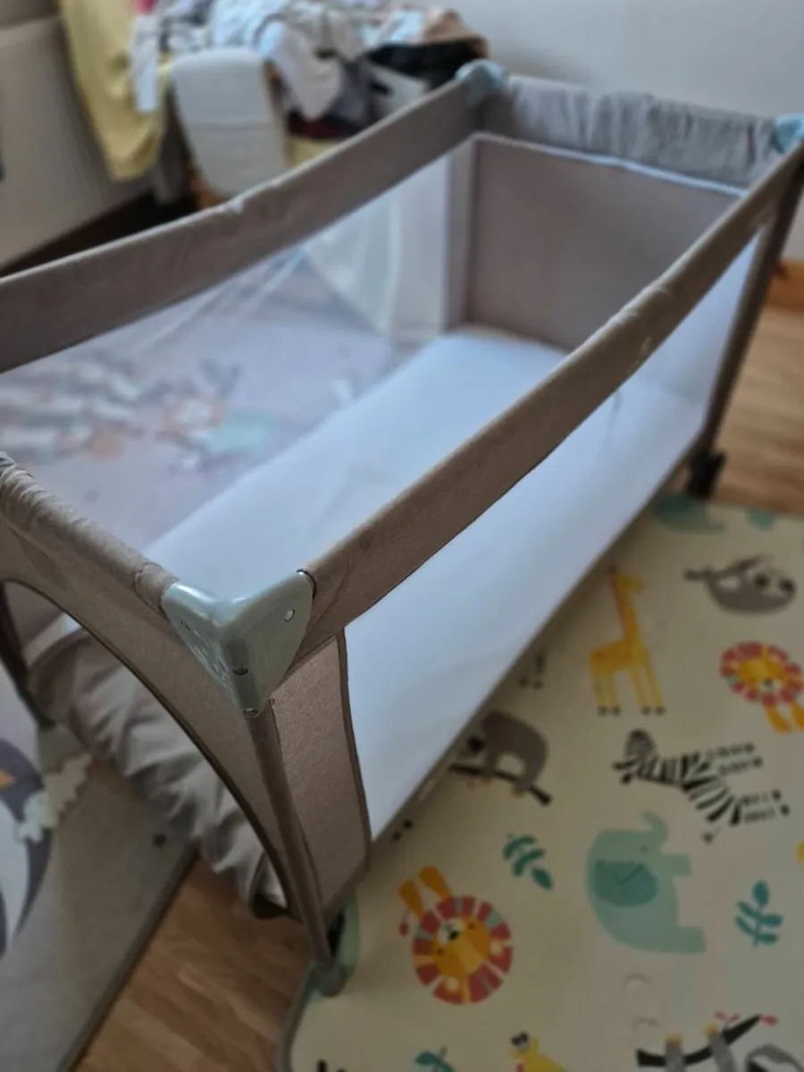 Baby Travel Cot / Playpen (Caretero) - Image 4
