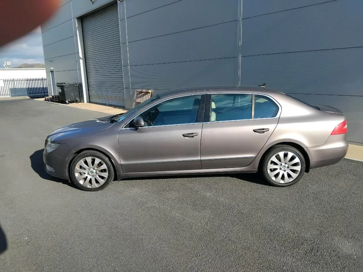2010 Skoda Superb 2.0 Elegance  6 speed 170bhp - Image 1
