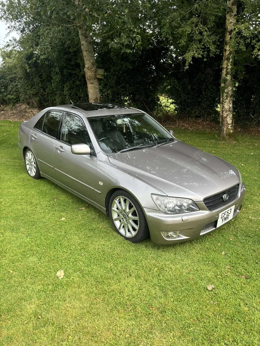 2003 LEXUS IS200 LE - Image 1