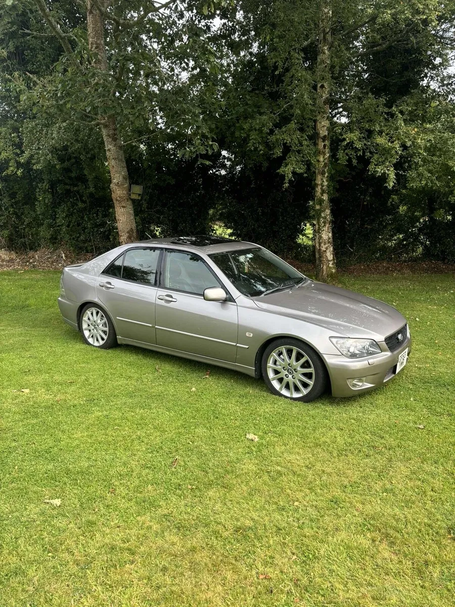 2003 LEXUS IS200 LE - Image 2