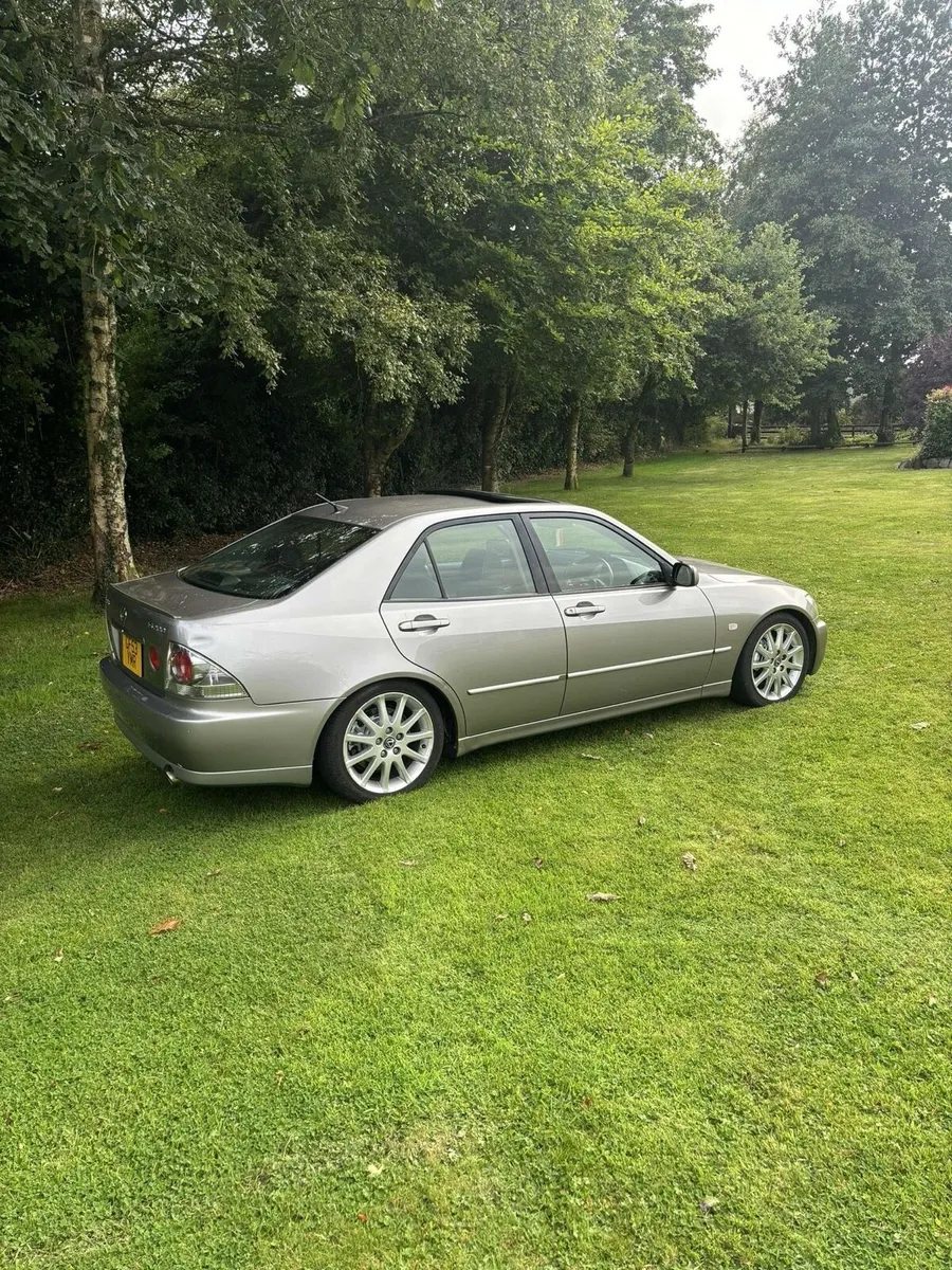 2003 LEXUS IS200 LE - Image 3