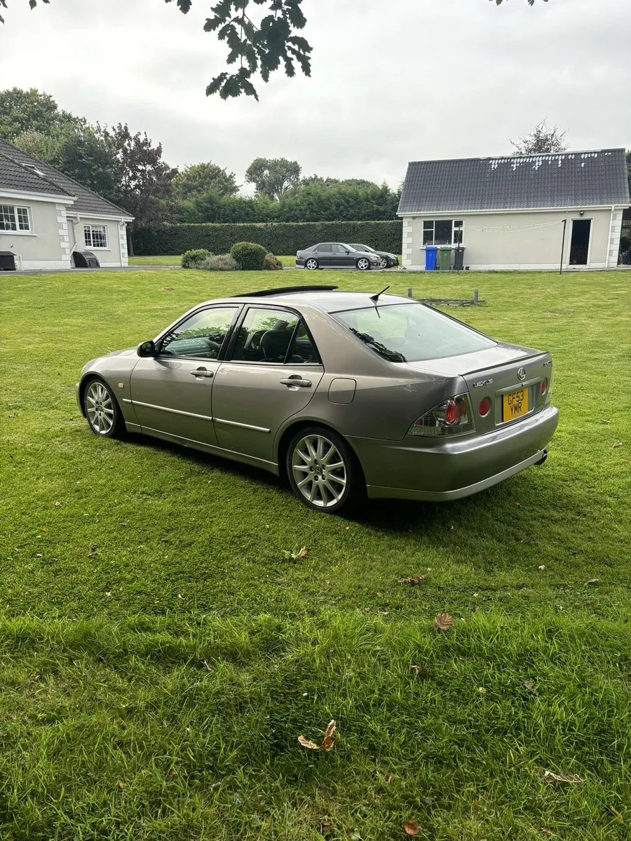 2003 LEXUS IS200 LE - Image 4