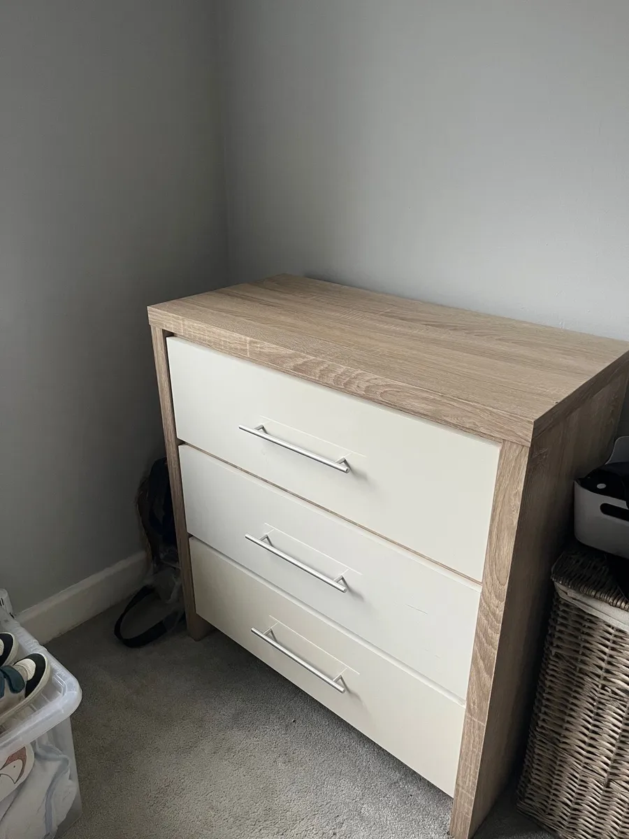 Chest of drawers - Image 1