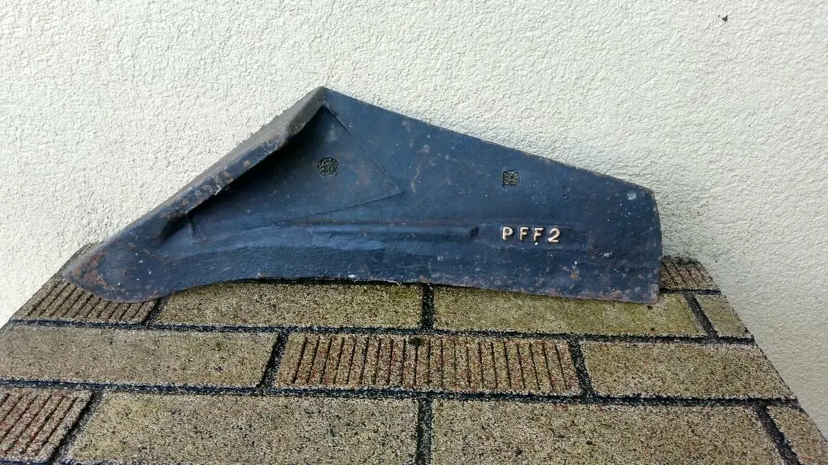 Vintage PIERCE plough shear and point - Image 1
