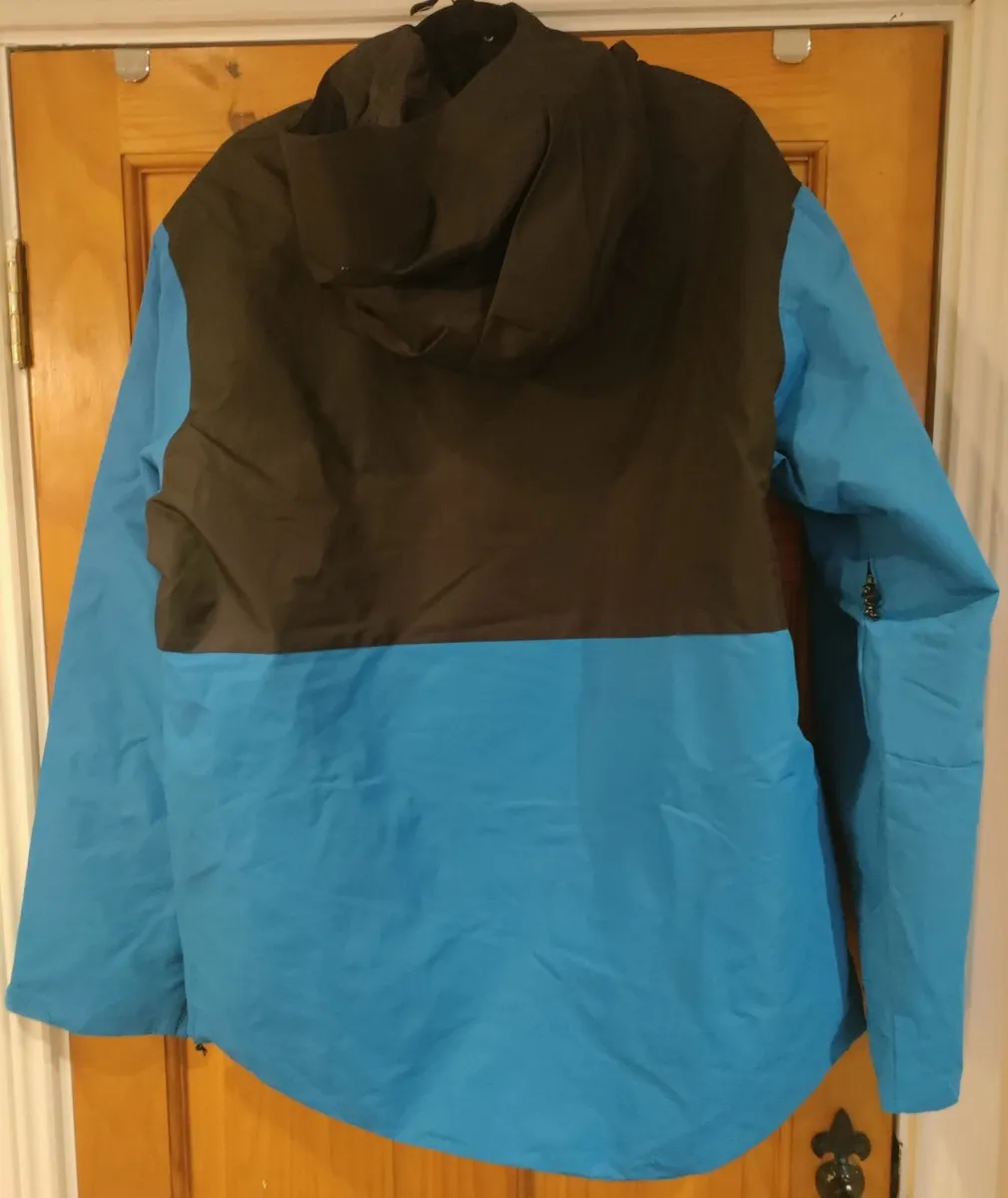 Oakley Ski jacket L New - Image 3