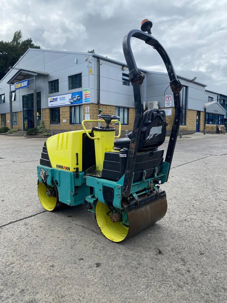 2011 AMMANN AV12-2 80CM TANDEM ROLLER - Image 1