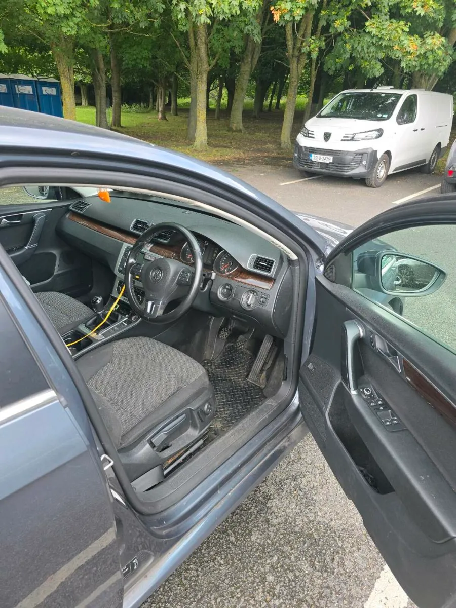 Volkswagen Passat 2011 - Image 4
