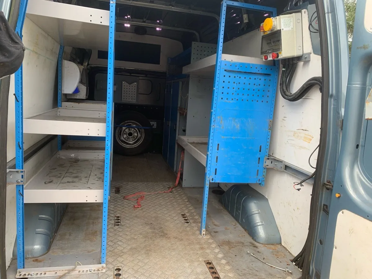 Transit van - Image 4