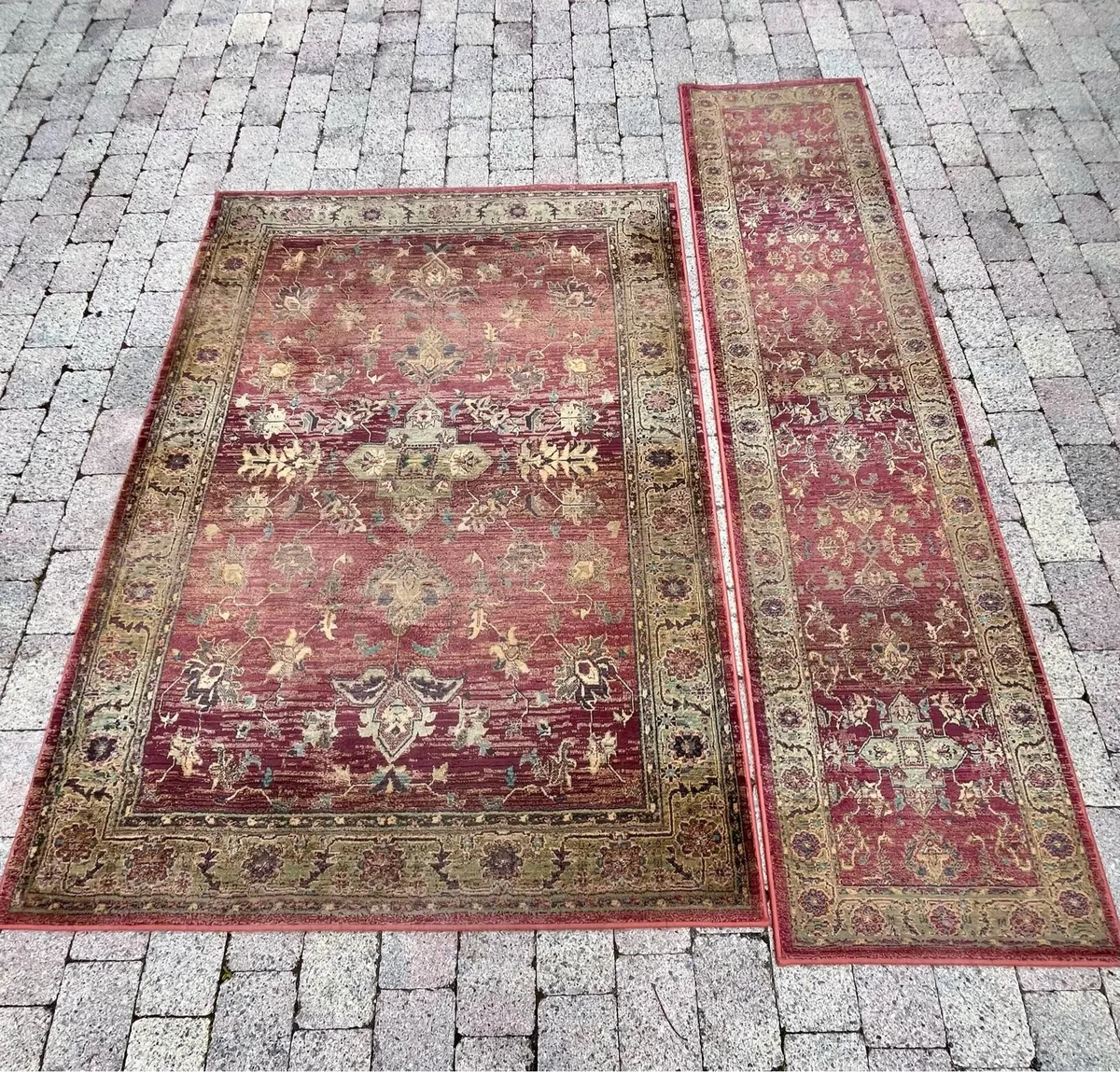 Traditional style rugs