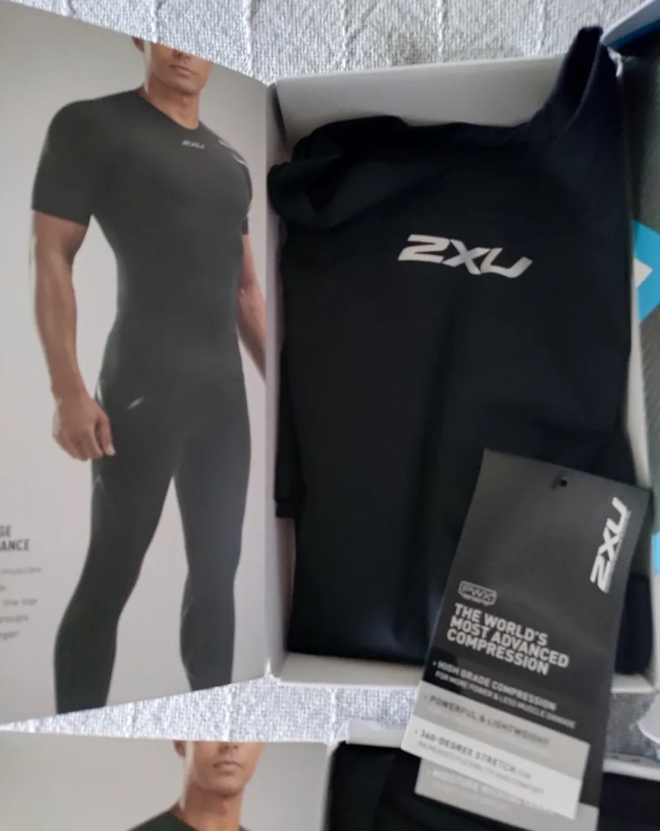 2XU Core Compression wear S/S Large New - Image 1
