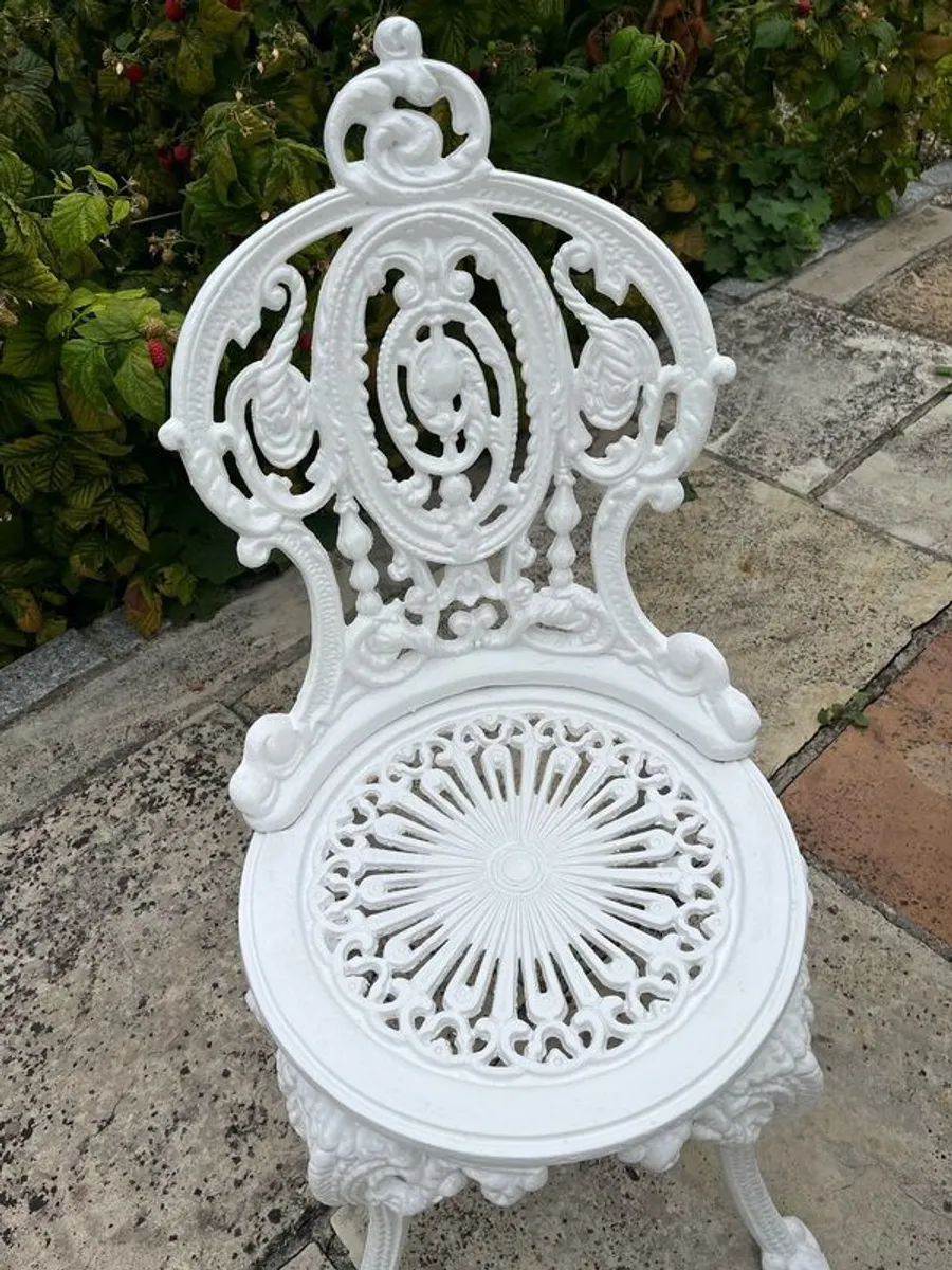 cast iron garden table and chairs - Image 2