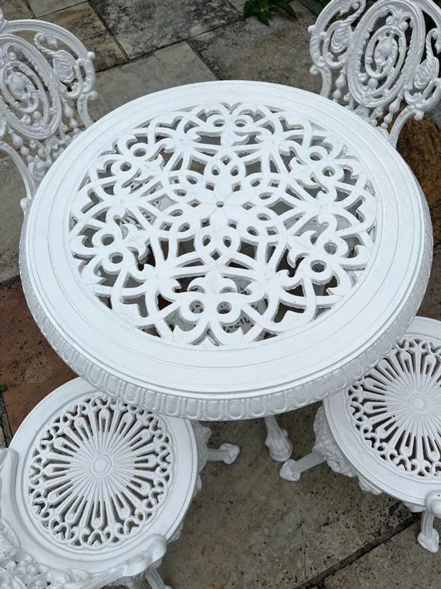cast iron garden table and chairs - Image 3