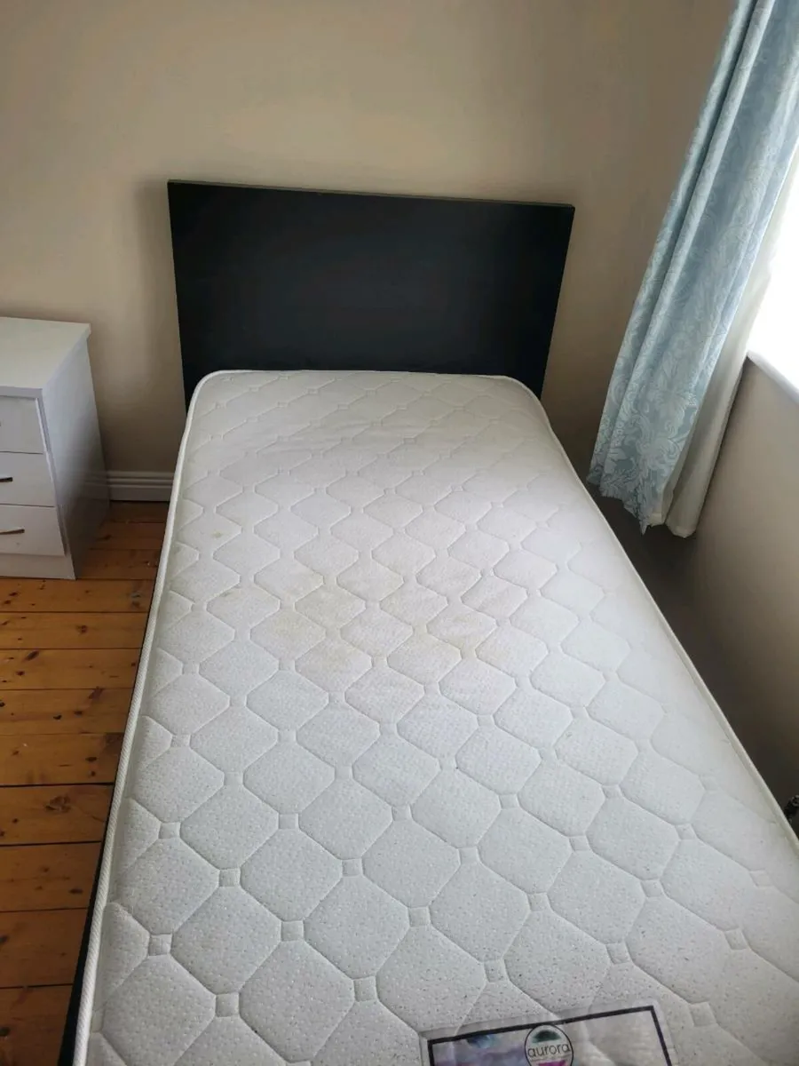 Single bed - Image 1