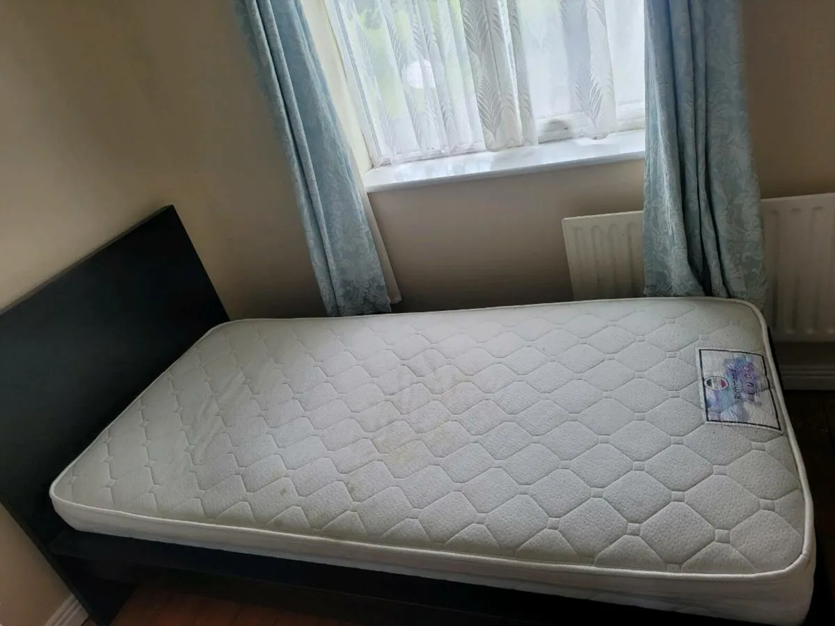 Single bed - Image 2