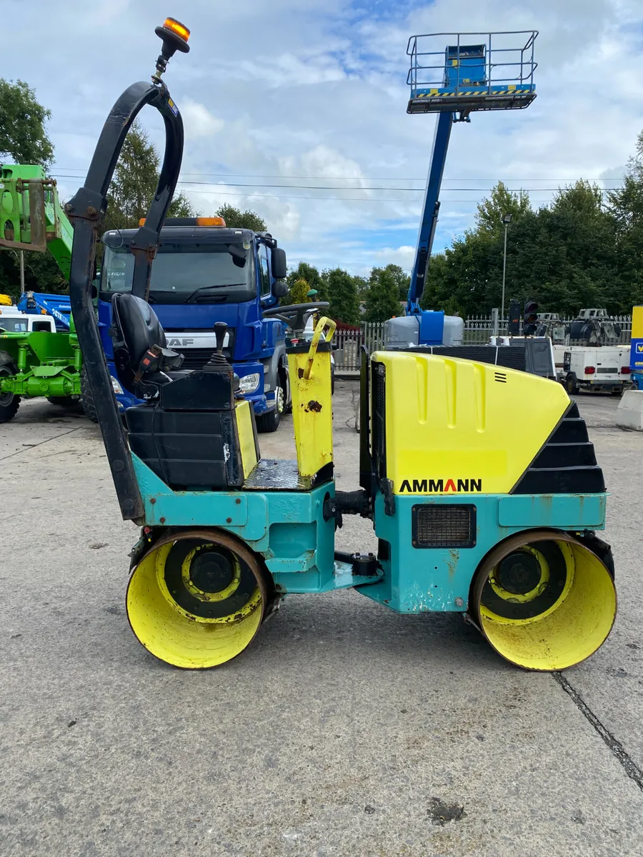 2011 AMMANN AV12-2 80CM TANDEM ROLLER - Image 4