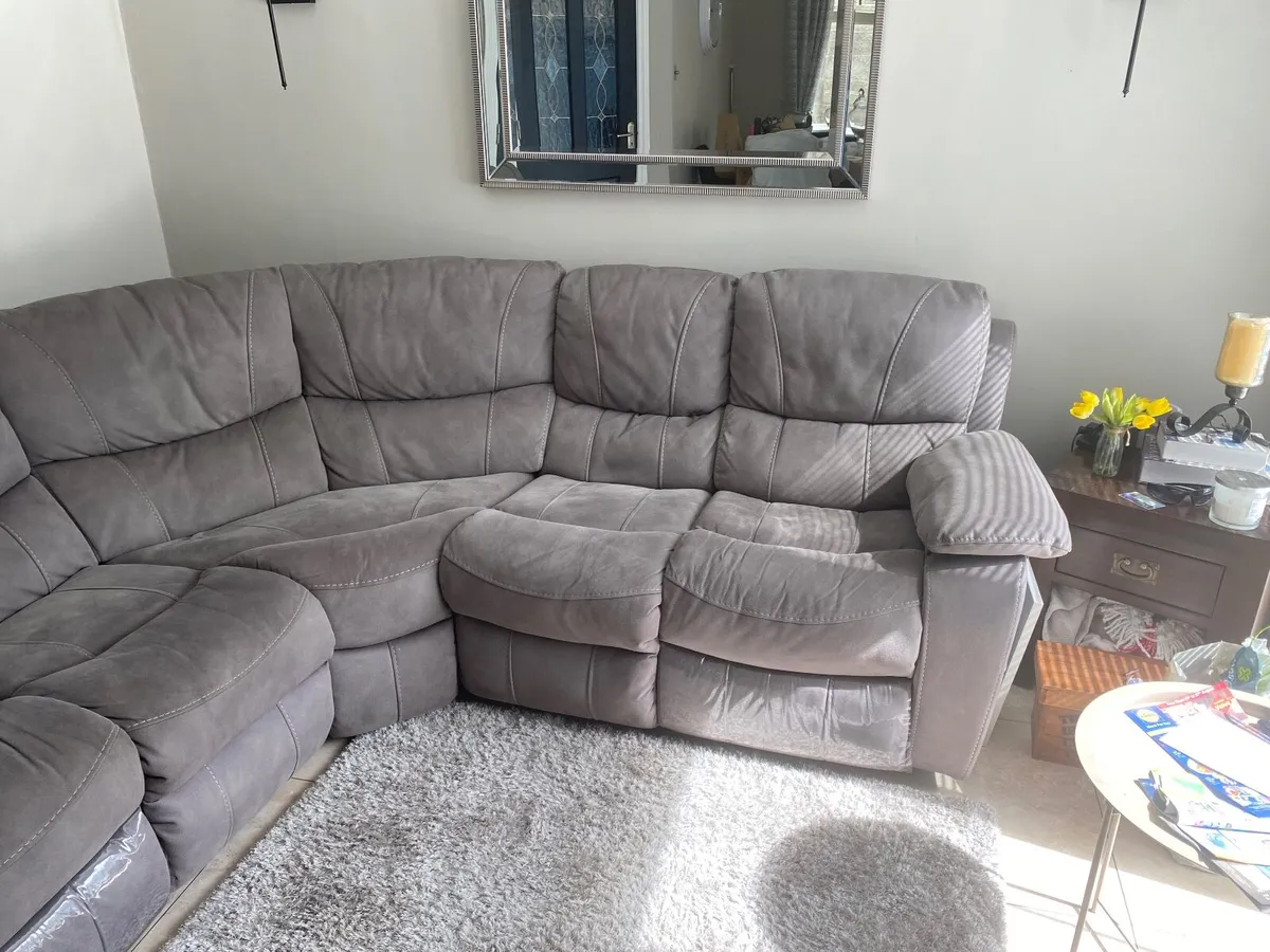 Corner sofa - Image 1